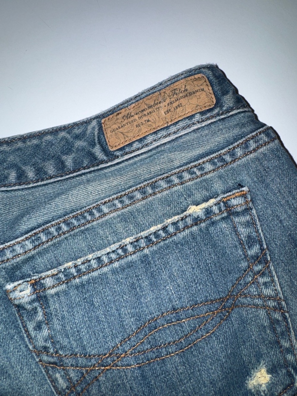 Vintage Women’s Low Rise Flared Abercrombie and Fitch Jeans size 8 - Picture 2 of 9
